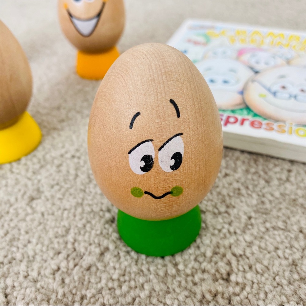 HAPE • Eggspressions Wooden Learning Toy + Book - Picture 9 of 14